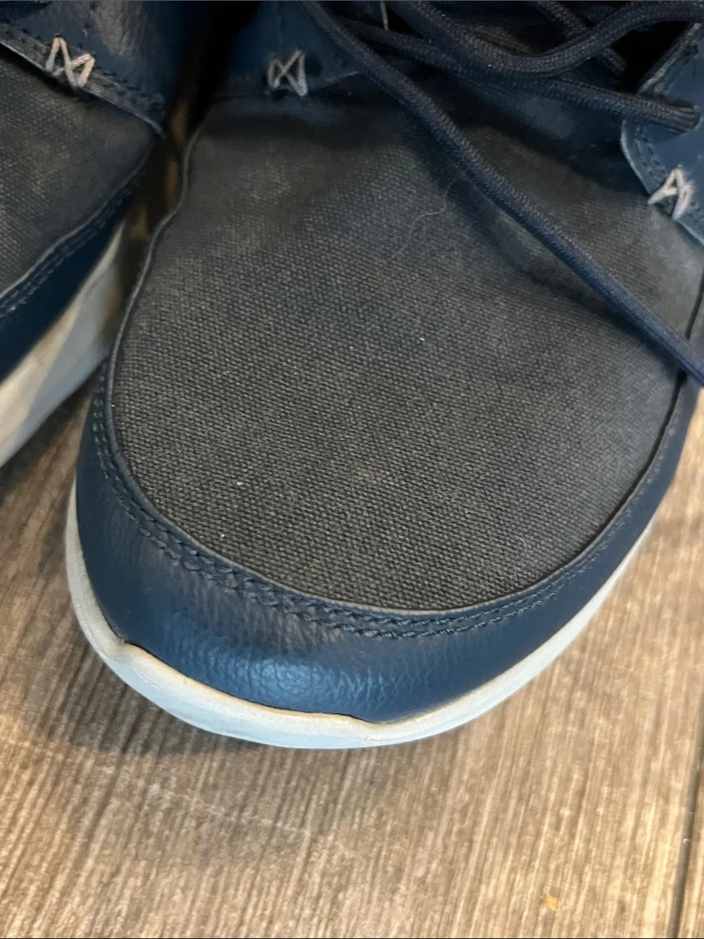 CROCS Kinsale Men's Navy and Tan Lace-Up Deck Shoes